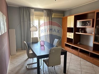 Appartamento in Vendita a Catania, 79'000&euro;, 99 m²