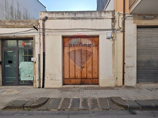 Magazzino in Vendita a Floridia, 40'000€, 55 m²