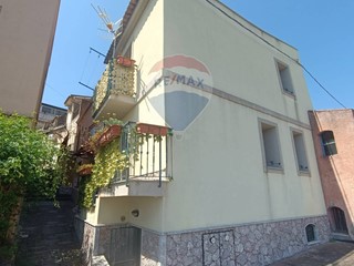 Casa Indipendente in Vendita a Forza d'Agrò, 105'000€, 105 m²