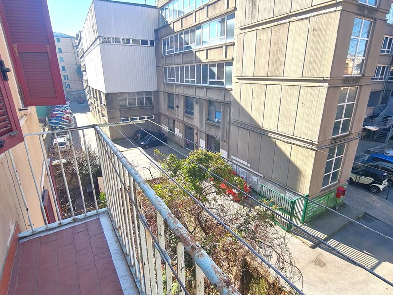Appartamento in Vendita a Genova, 95'000€, 80 m²