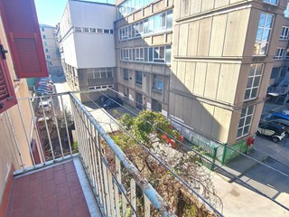 Appartamento in Vendita a Genova, 95'000€, 80 m²