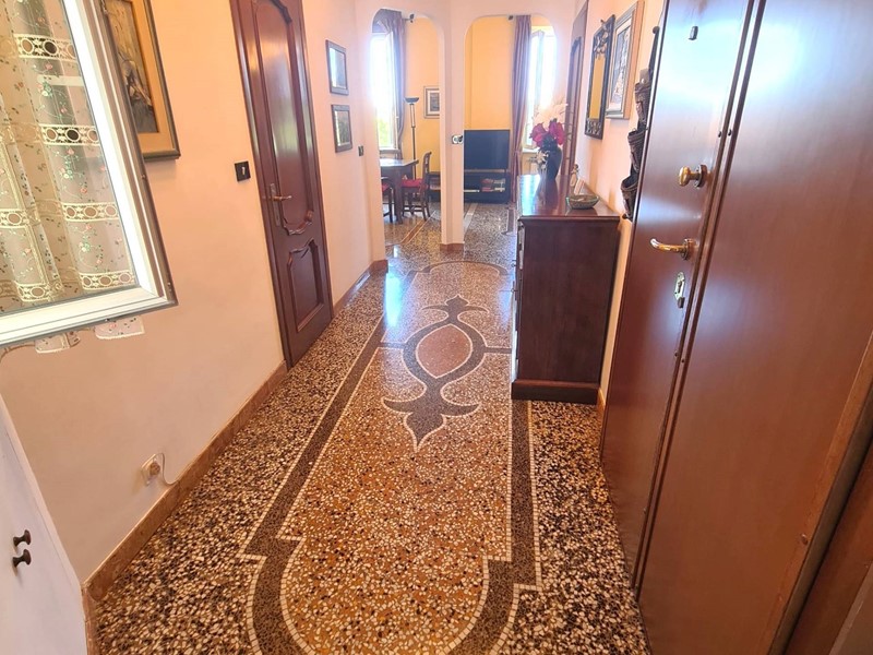 Appartamento in Vendita a Genova, 97'000€, 90 m²
