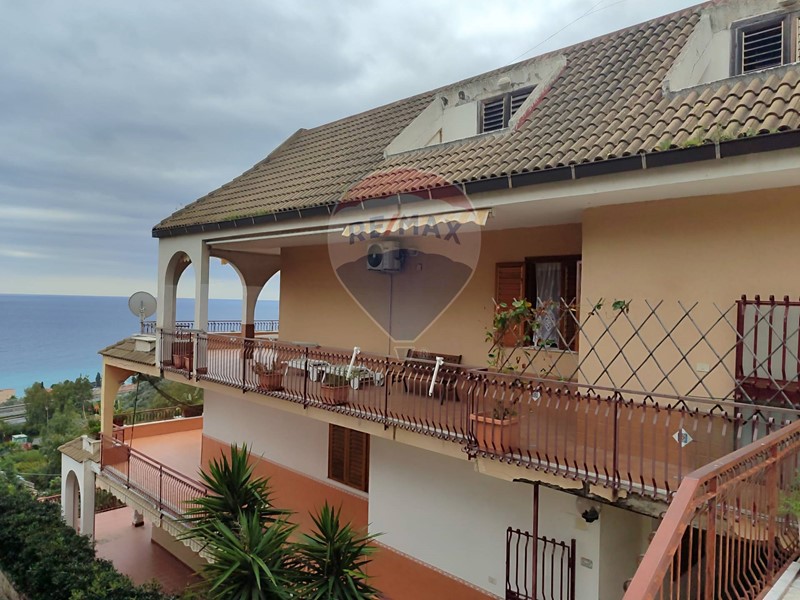 Trilocale in Vendita a Letojanni, 135'000€, 62 m²