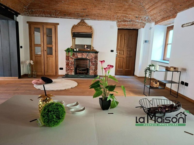 Appartamento in Vendita a Ivrea, 479'000€, 250 m²