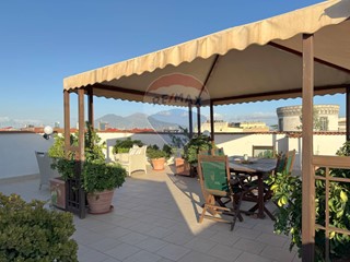 Attico in Vendita a Napoli, 598'000€, 200 m²