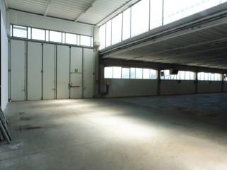 Capannone in Affitto a Schiavon, 1'300€, 500 m²