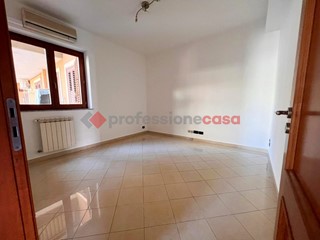 Ufficio in Affitto a Acireale, 700€, 98 m²