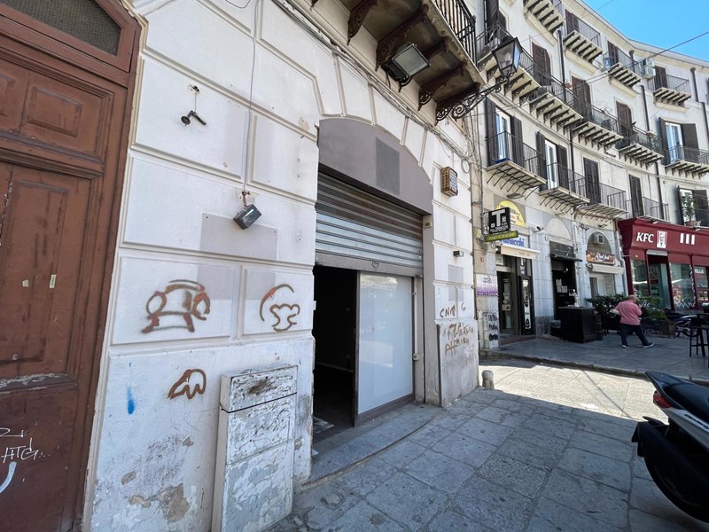 Negozio in Affitto a Palermo, 1'500&euro;, 63 m²