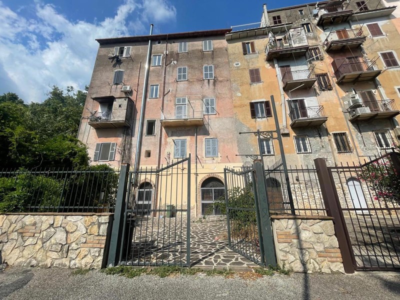 Negozio in Affitto a San Polo dei Cavalieri, 800€, 85 m²