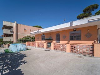 Villa in Vendita a Messina, 270'000€, 150 m²