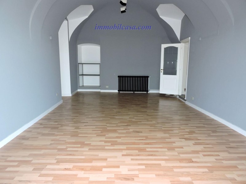 Negozio in Affitto a Cuneo, 600€, 50 m²