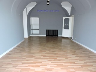 Negozio in Affitto a Cuneo, 600€, 50 m²