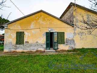 Casa Indipendente in Vendita a Rimini, 210'000€, 155 m², con Box