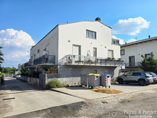 Appartamento in Vendita a Perugia, zona Castel Del Piano, 145'000€, 139 m², con Box