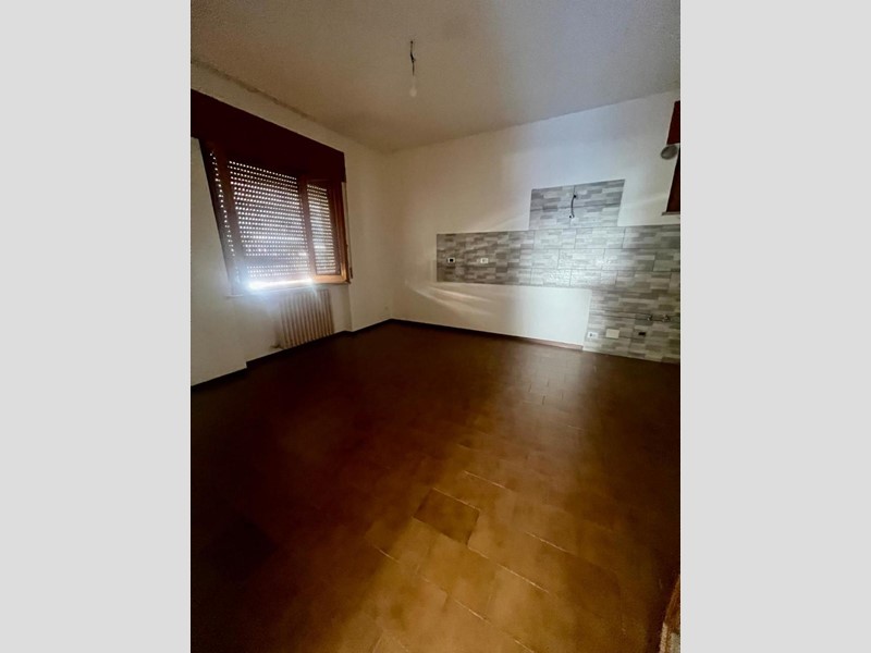 Trilocale in Vendita a Manoppello, 130'000€, 90 m², con Box