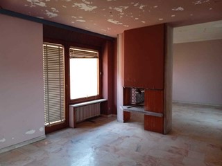 Rustico in Vendita a Gozzano, 95'000€, , con Box
