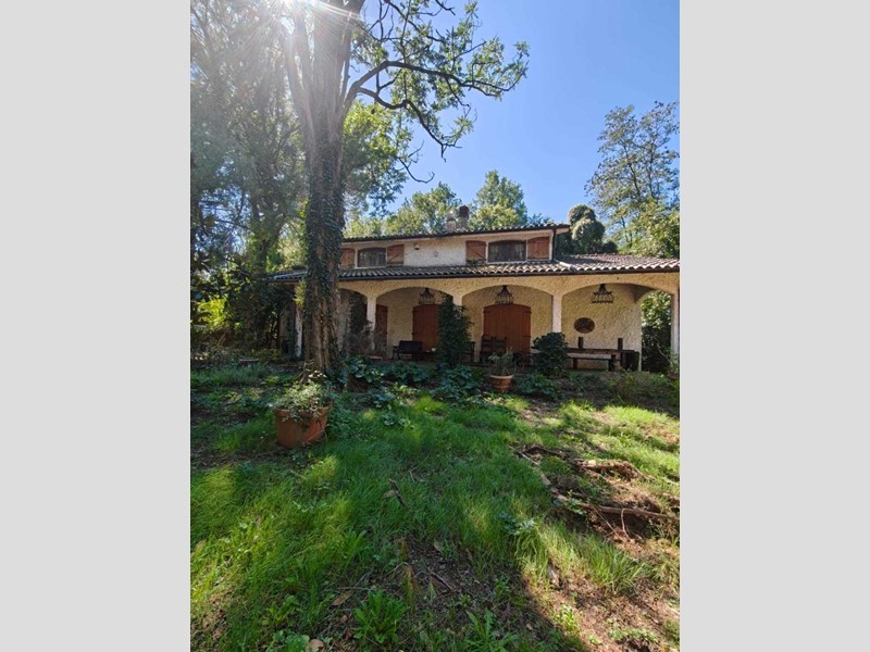 Casa Indipendente in Vendita a Licciana Nardi, 490'000€, 360 m², con Box