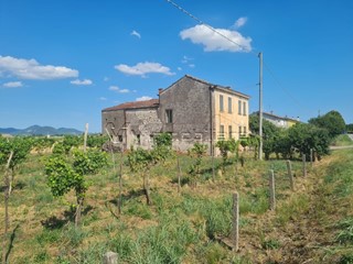 Casa Indipendente in Vendita a Noventa Vicentina, 65'000€, 250 m², con Box