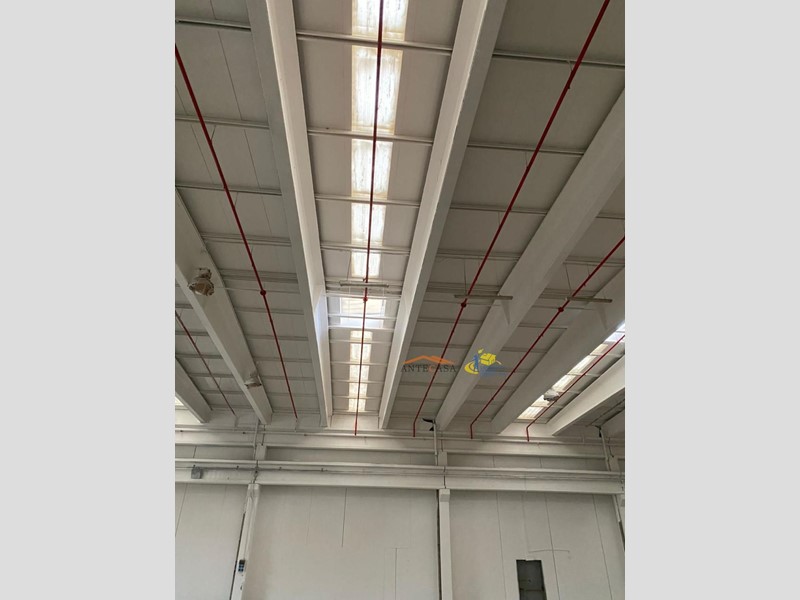 Capannone in Vendita a Parma, 2'200'000€, 3600 m²