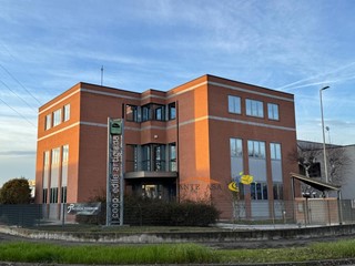 Capannone in Vendita a Parma, 