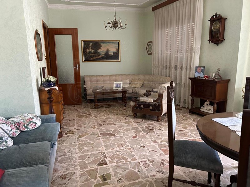 Quadrilocale in Vendita a Caltanissetta, 75'000€, 132 m²