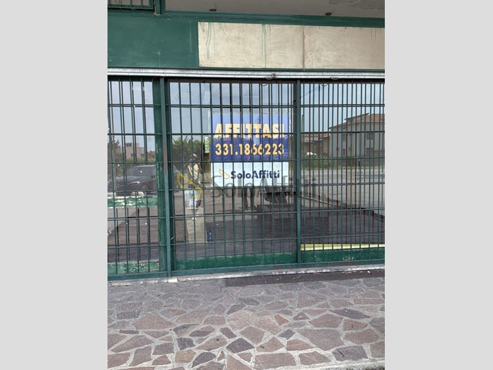 Capannone in Affitto a Borgosatollo, 700€, 75 m², con Box