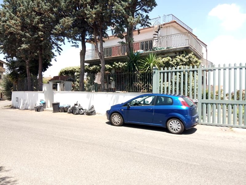 Appartamento in Vendita a Roma, zona Finocchio /casilina, 230'000&euro;, 160 m², arredato