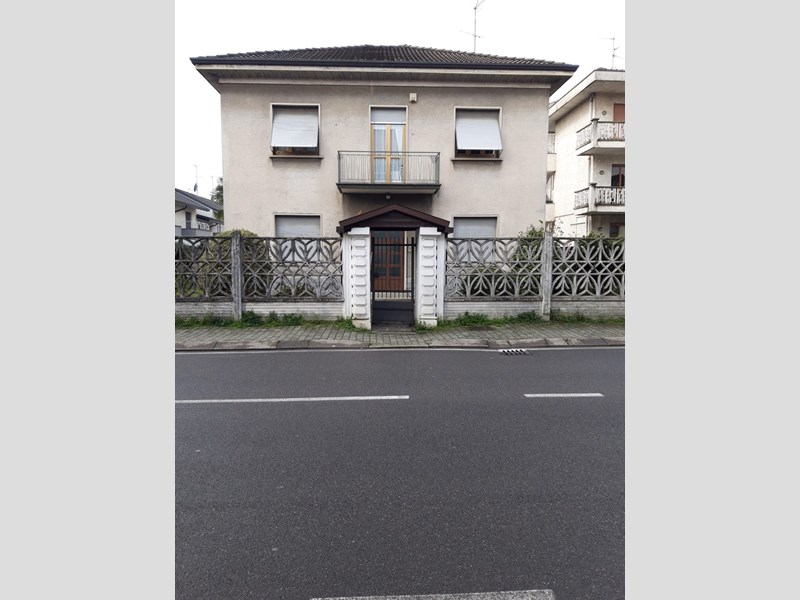 Villa in Vendita a Cesano Maderno, zona Frazione Molinello, 535'000€, 180 m²