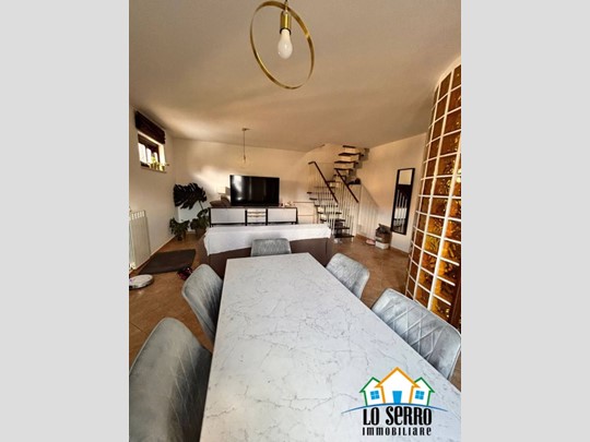 Trilocale in Vendita a Palermo, 135'000€, 135 m²