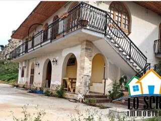 Villa in Vendita a Palermo, 125'000€, 300 m²