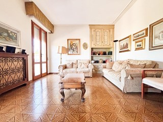 Appartamento in Vendita a Vinci, zona Spicchio, 259'000€, 110 m², arredato, con Box