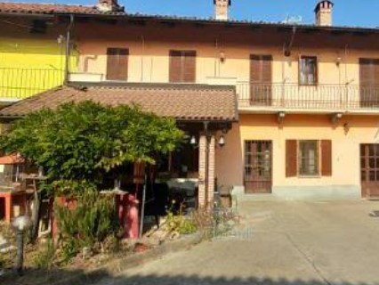 Casa Semi Indipendente in Vendita a Verrua Savoia, 93'656€, 395 m²