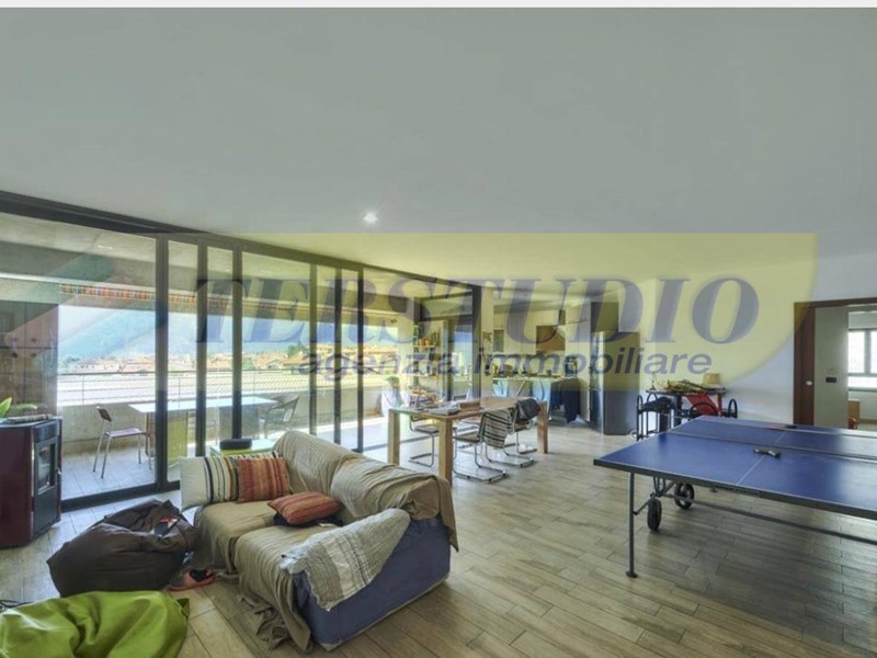 Quadrilocale in Vendita a Mandello del Lario, 130'000€, 140 m²