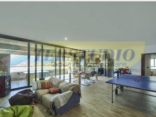 Quadrilocale in Vendita a Mandello del Lario, 130'000€, 140 m²