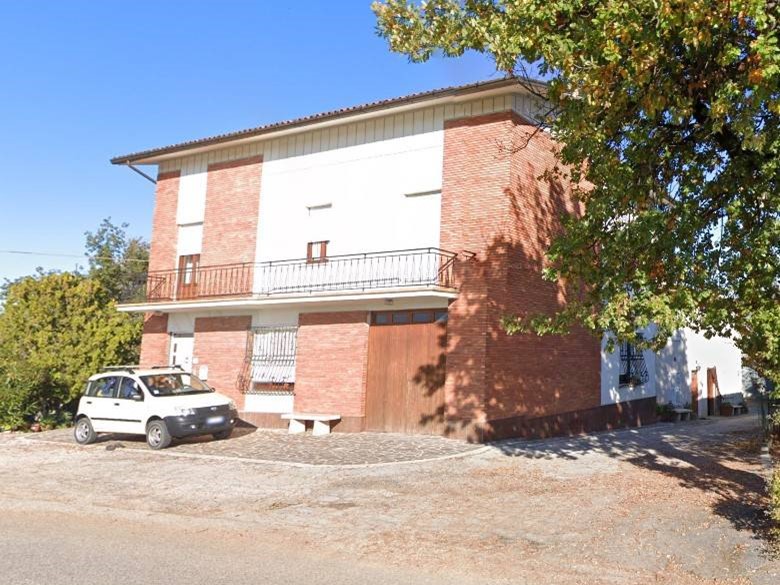Casa Indipendente in Vendita a Monte Vidon Corrado, 145'000€, 350 m²