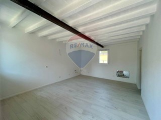 Bilocale in Vendita a Vanzaghello, 126'000€, 70 m²