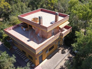 Villa in Vendita a Sassari, 539'000€, 396 m²