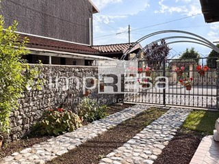 Casa Indipendente in Vendita a Montereale Valcellina, 120'000€, 90 m²