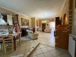 Quadrilocale in Vendita a Pulsano, 98'000€, 105 m²