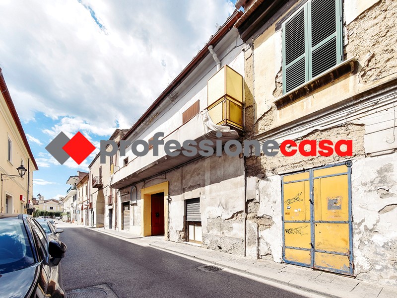 Quadrilocale in Vendita a San Nicola la Strada, 75'000€, 110 m²