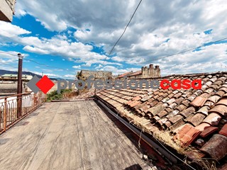 Quadrilocale in Vendita a San Nicola la Strada, 75'000€, 110 m²