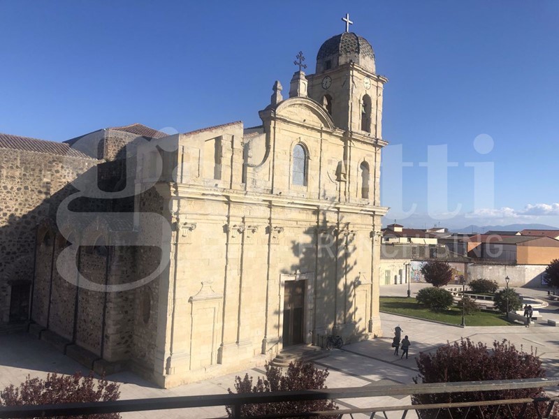 Negozio in Vendita a Terralba, 400'000€, 400 m²
