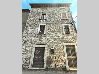 Trilocale in Vendita a Guardea, 67'000€, 150 m²