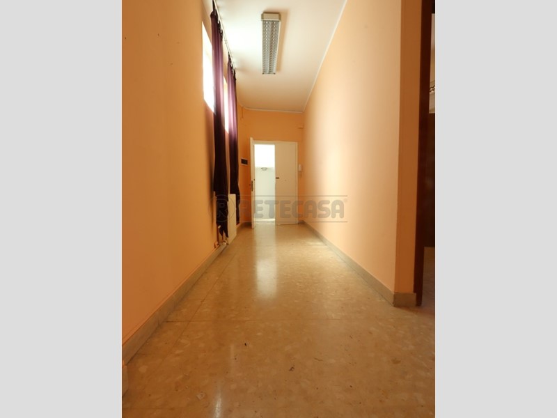 Ufficio in Affitto a Vicenza, 1'050€, 228 m²
