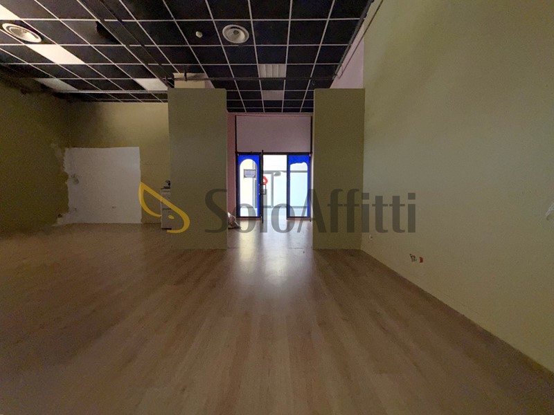 Capannone in Affitto a Catanzaro, zona Fortuna, 1'200&euro;, 115 m²