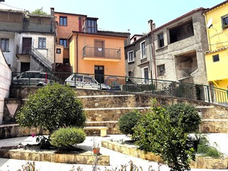 Casa Semi Indipendente in Vendita a Carlopoli, 15'000€, 215 m²