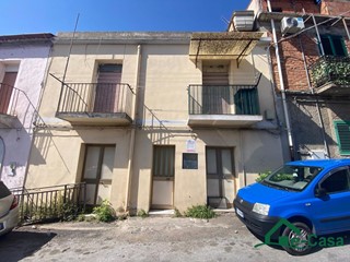Casa Semi Indipendente in Vendita a Messina, 35'000€, 130 m²
