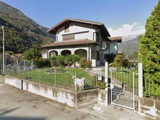 Villa in Vendita a Quincinetto, 129'750€, 345 m²