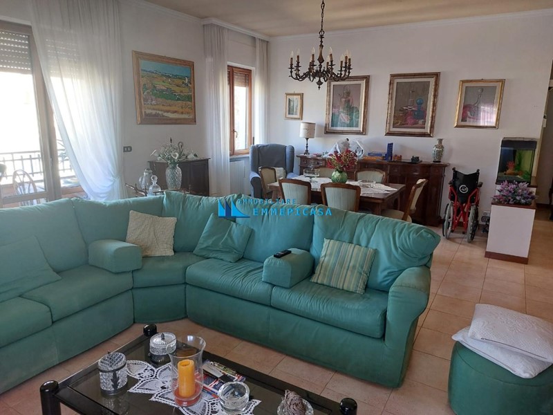 Appartamento in Vendita a Massa, 298'000&euro;, 160 m², arredato