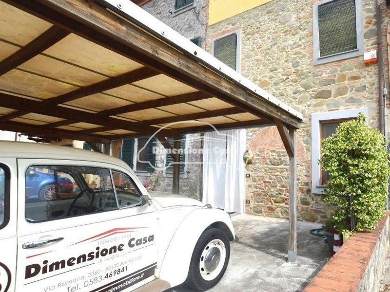 Casa Indipendente in Vendita a Capannori, zona Lammari, 230'000€, 175 m²